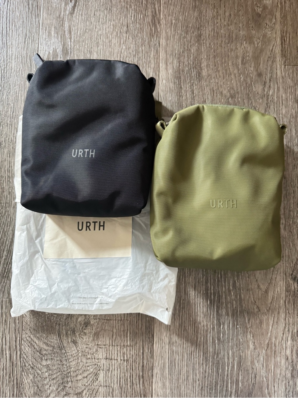 Log of 2 Urth 2L Sling Bags - Black and Olive